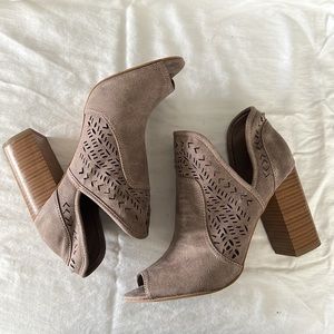 Fergalicious by Fergie Harvey Booties Sz 9